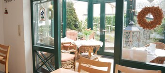 Large double room with balcony 1 - Gästehaus Knuth approx. 10 minutes walk from the