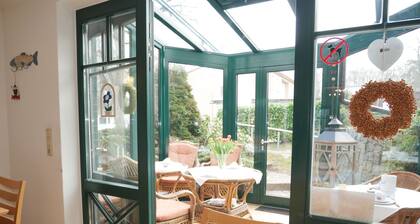 Großes Doppelzimmer mit Balkon 1 - Gästehaus Knuth ca. 10 Gehminuten von der