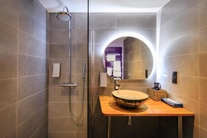 Comfort Double Room, Ensuite (Chambre 3) | Bathroom | Free toiletries, hair dryer, towels