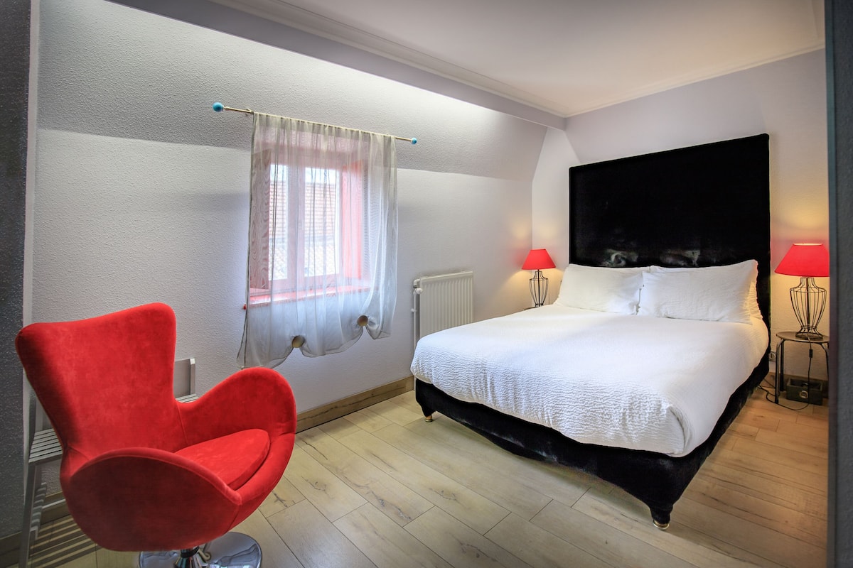Classic Double Room | Dihias secara berasingan, dilengkapkan perabot secara berasingan