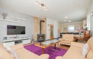 Smart TV, fireplace - Cozy home in Vinjani Gornji with WiFi (Vinjani Gornji)