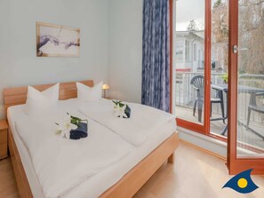 2 Schlafzimmer, Reisekinderbett, Bettwäsche