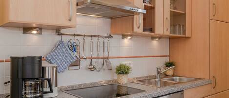 Fridge, oven, dishwasher, coffee/tea maker