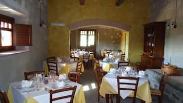 Mittagessen und Abendessen, regionale KĂŒche