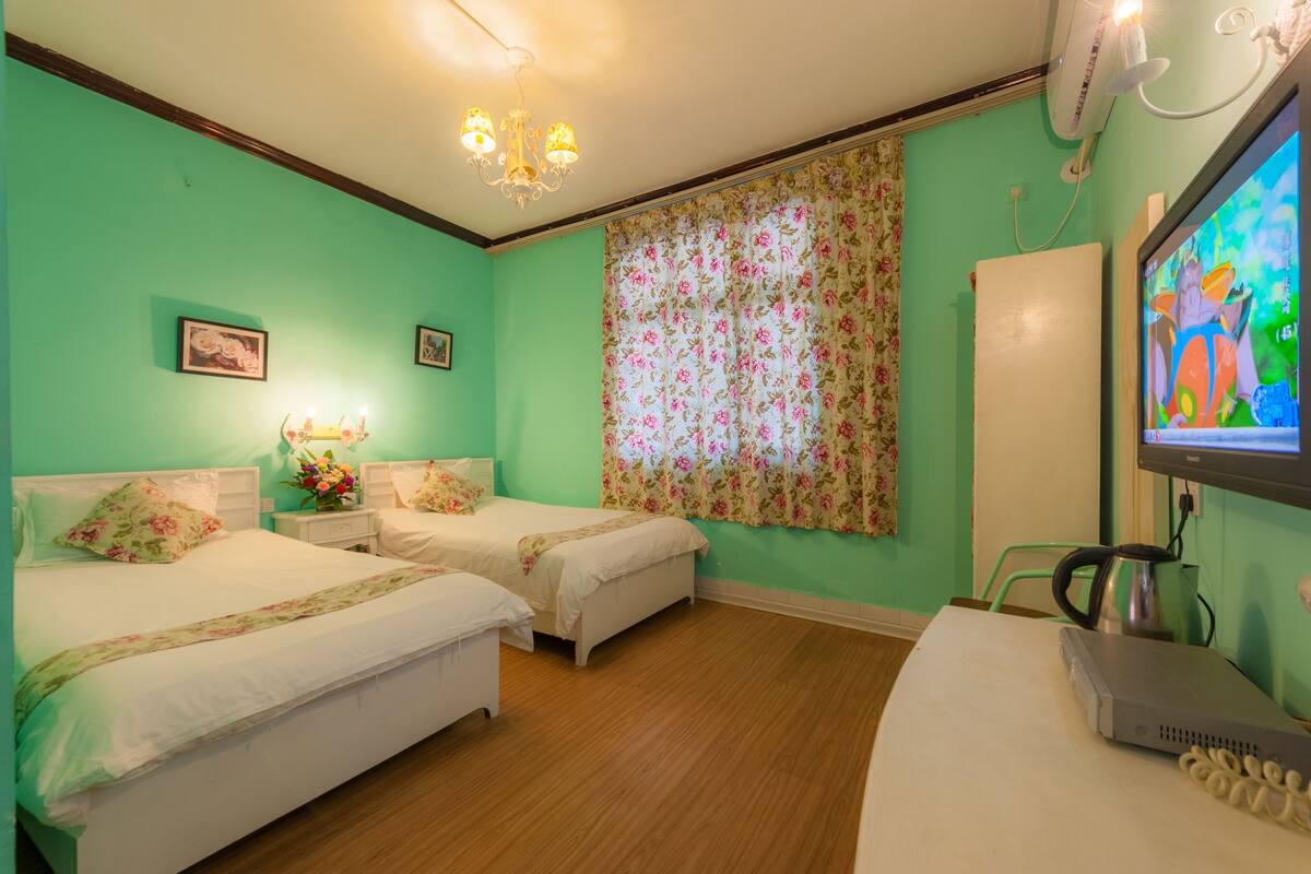 Desk, blackout curtains, free WiFi