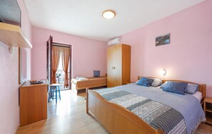 1 bedroom, free WiFi, bed sheets