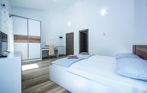 4 bedrooms, free WiFi, bed sheets - Luxurious home in Plomin (Plomin)