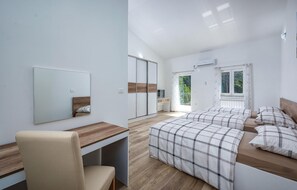 3 bedrooms, free WiFi, bed sheets