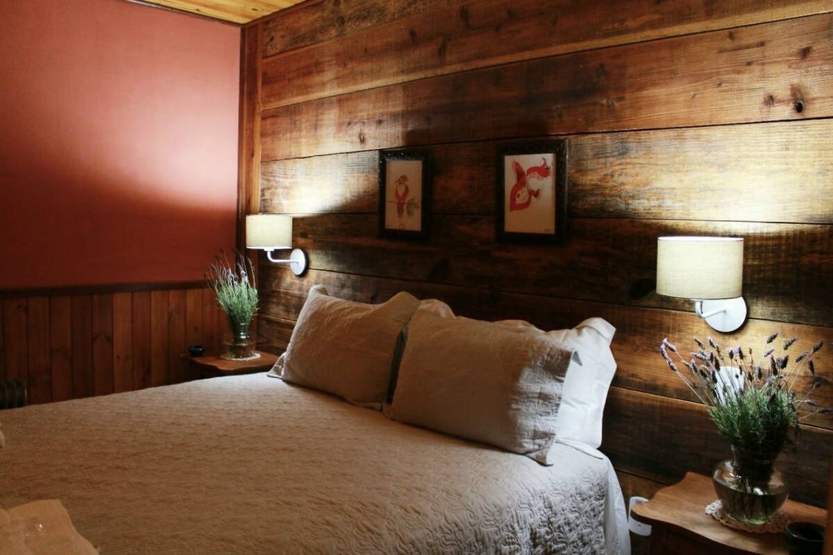 Desk, blackout curtains, free WiFi, bed sheets