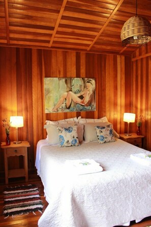 Chalet, 2 kamar tidur | Meja kerja, tirai kedap cahaya, Wi-Fi gratis, dan seprai linen