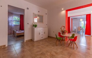 3 عدّة غرف نوم وواي فاي مجانًا وملاءات أسرّة