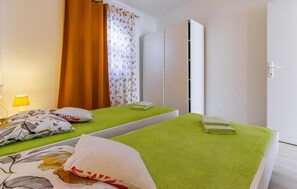 3 bedrooms, free WiFi, bed sheets