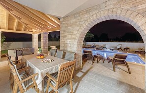 Outdoor dining - Gorgeous home in Radeki Polje with sauna (Radeki Polje)