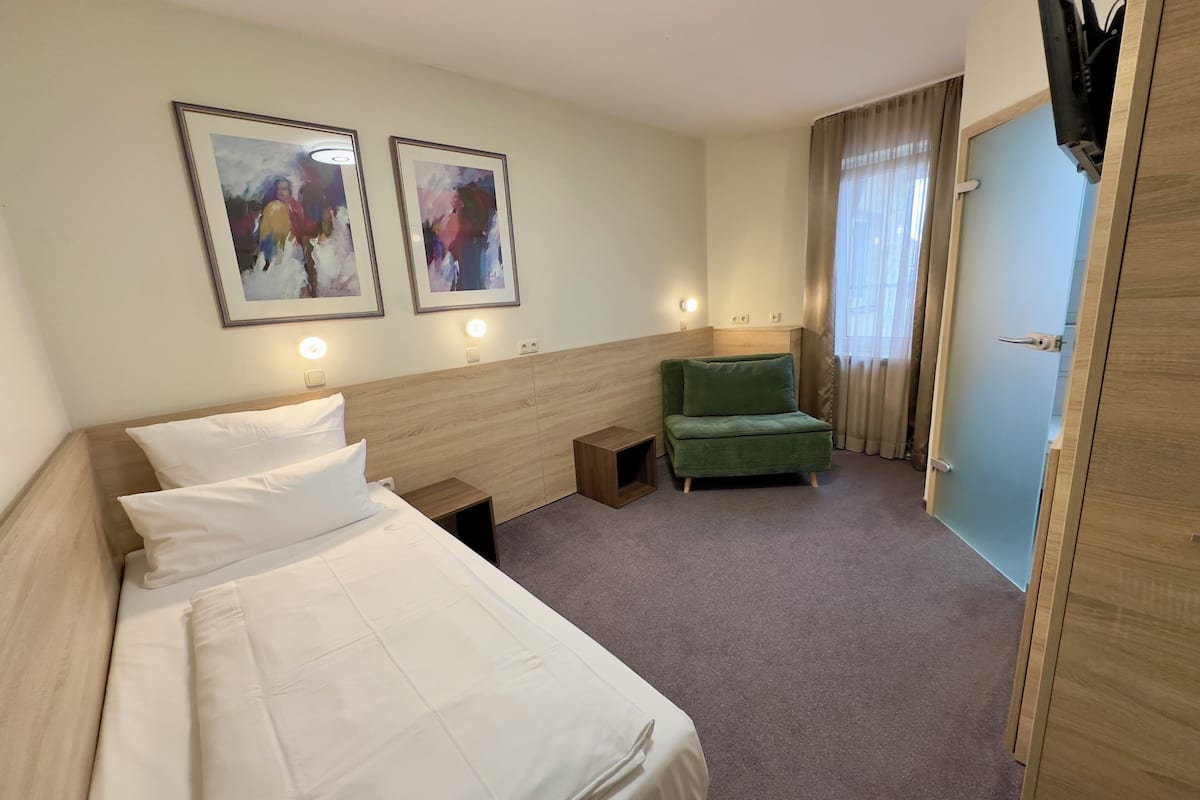 Comfort-huoneisto, 1 makuuhuone, keittiö | 1 makuuhuone, työpöytä, ilmainen Wi-Fi, vuodevaatteet
