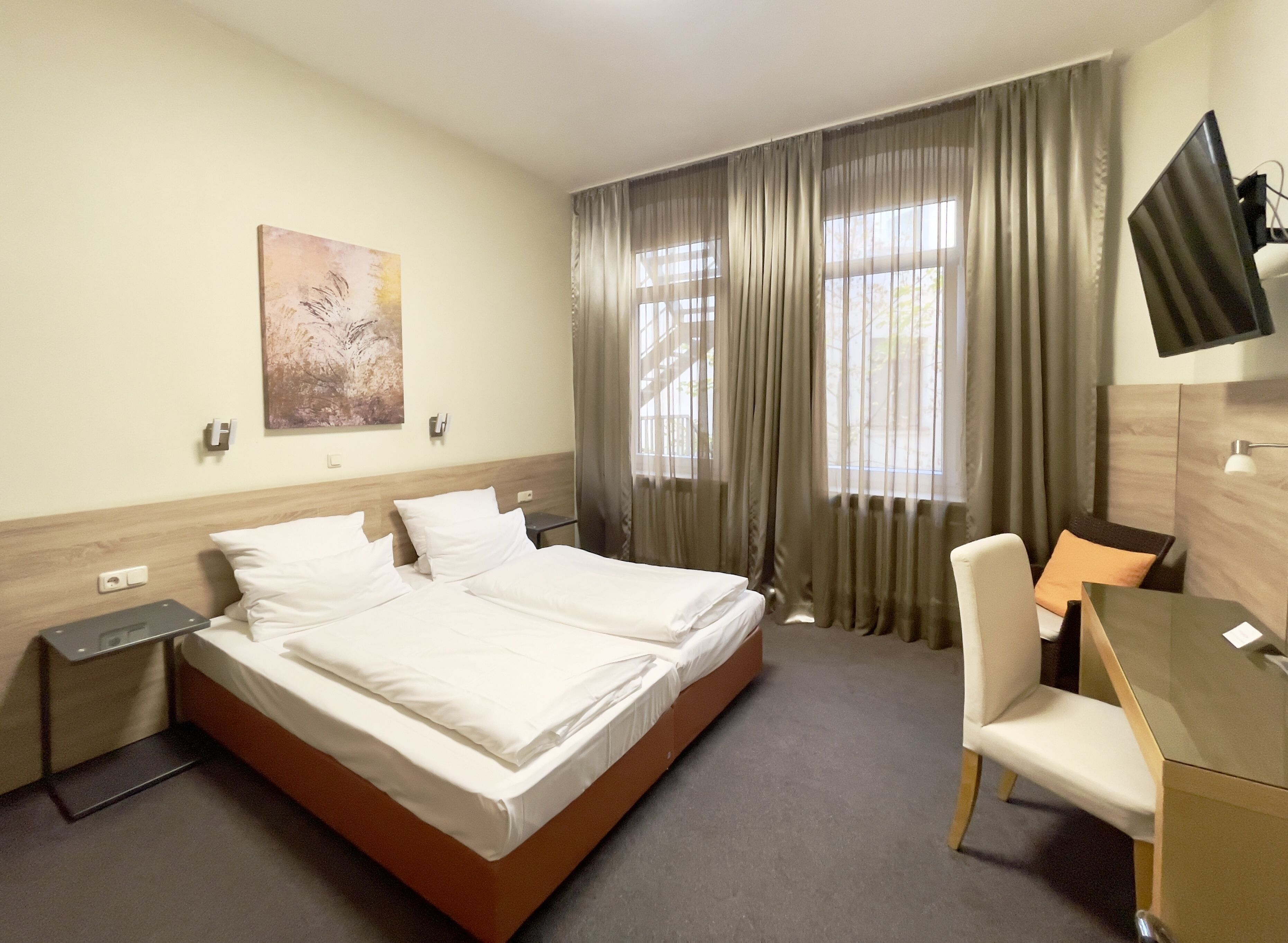 Desk, free WiFi, bed sheets