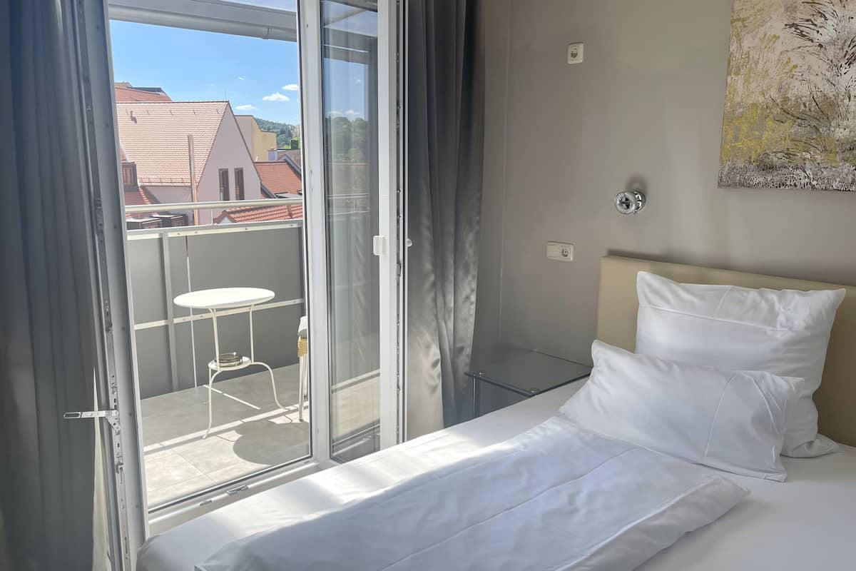 single room, balcony | 1 bedroom, desk, free wifi, bed sheets