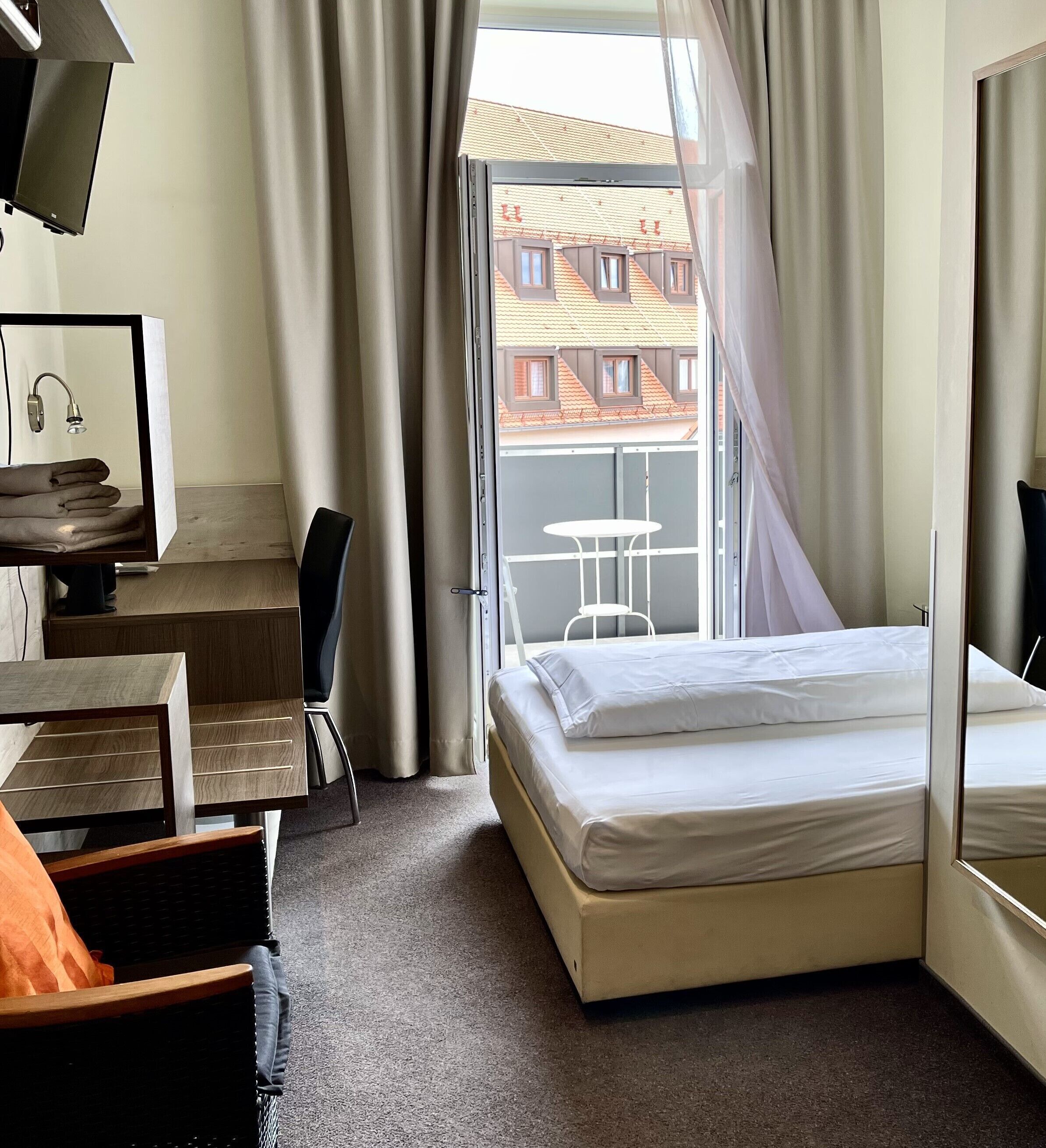 Desk, free WiFi, bed sheets