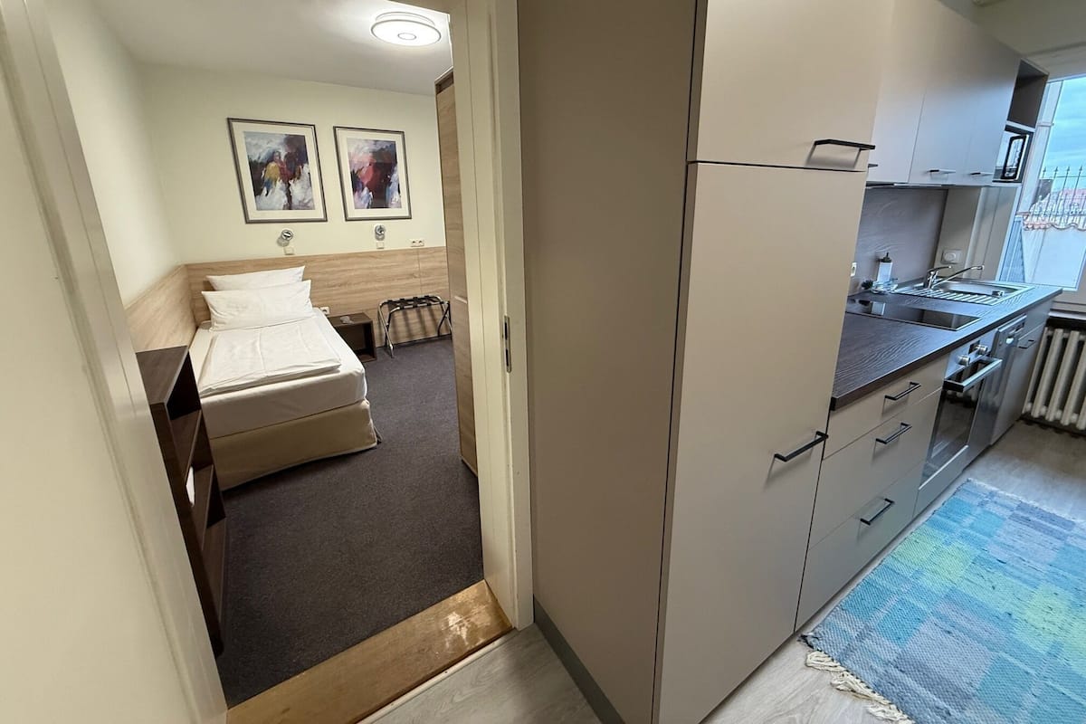 Leilighet – comfort, 1 soverom, kjøkken | Skrivebord, wi-fi (inkludert) og sengetøy