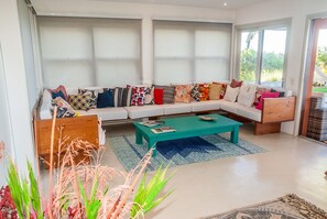 House | Living area | Flat-screen TV - Vilas casa 26 (Porto Seguro)