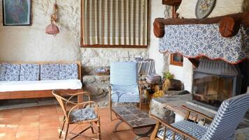 Family Apartment, Ensuite, Garden View (LE PAILLER HAUT) | Ruang tamu