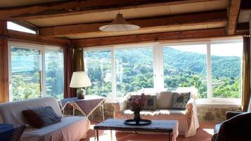 Family Apartment, Ensuite, Garden View (LE PAILLER HAUT) | Ruang tamu