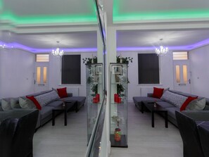 Superior Apartment, Private Bathroom | Lounge