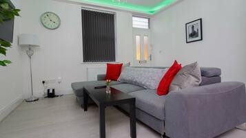 Superior Apartment, Private Bathroom | Lounge