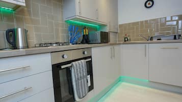 Superior Apartment, Private Bathroom | Shared kitchen