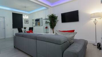 Superior Apartment, Private Bathroom | Lounge