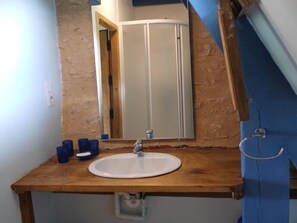 Superior-Ferienhaus, mit Bad, Poolblick (maison Linol) | Badezimmer