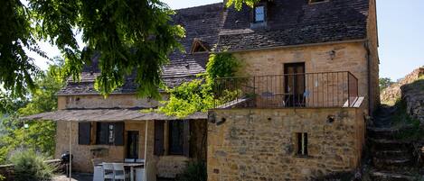 Cottage Supérieur, salle de bains attenante, vue piscine (maison Linol) | Extérieur