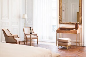 Suite Vaux-le-Vicomte | 1 bedroom, premium bedding, free minibar, in-room safe - Hotel Alfred Sommier (Paris)