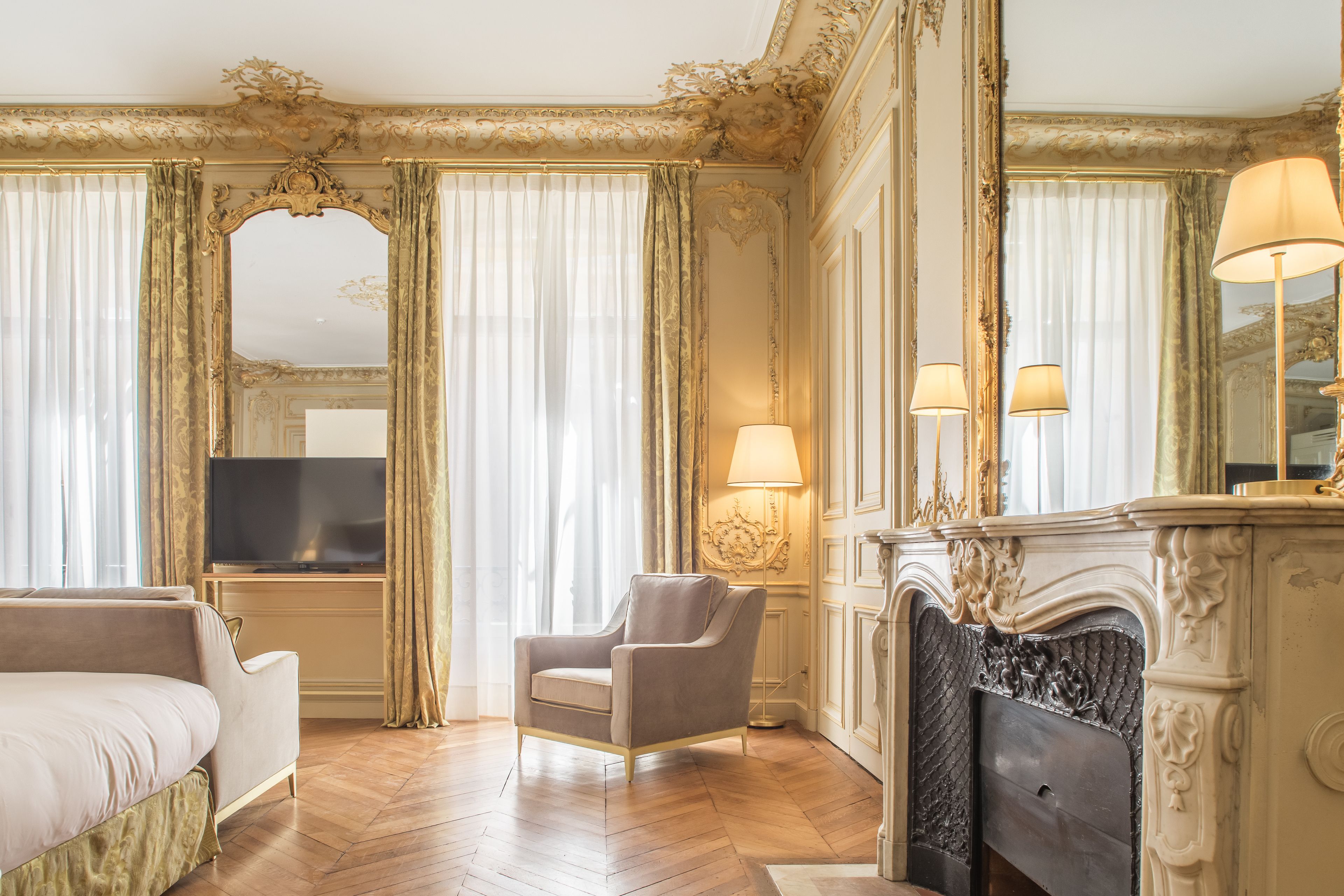 suite alfred sommier | premium bedding, free minibar, in-room safe, desk