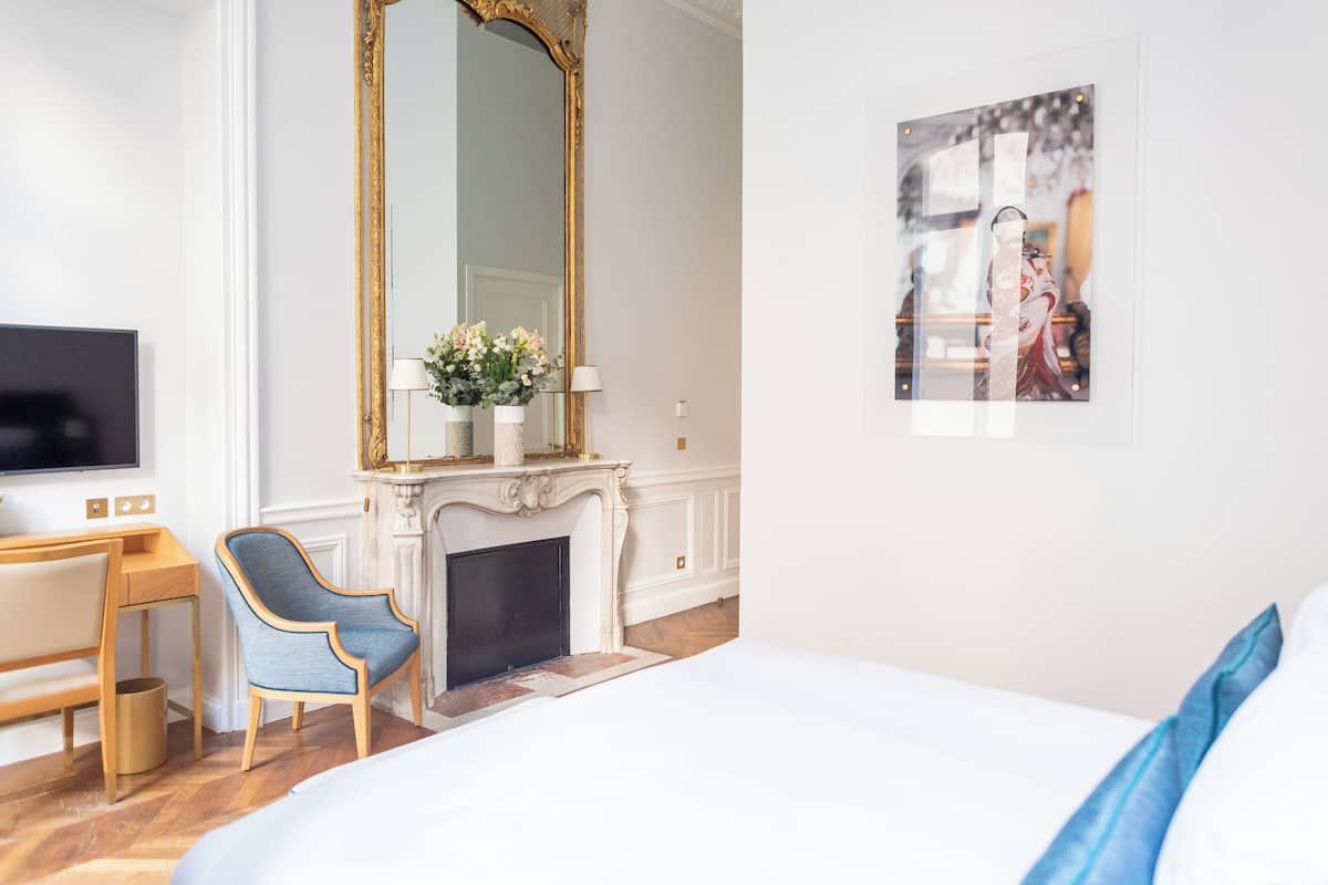 Deluxe kamer | 1 slaapkamer, luxe beddengoed, een gratis minibar, een kluis op de kamer