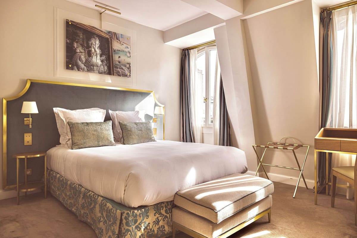 Superior kamer | 1 slaapkamer, luxe beddengoed, een gratis minibar, een kluis op de kamer