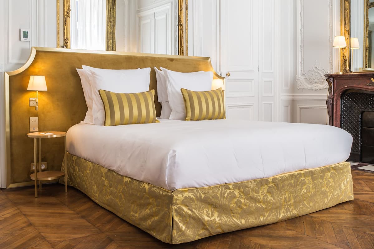 Junior suite | 1 slaapkamer, luxe beddengoed, een gratis minibar, een kluis op de kamer