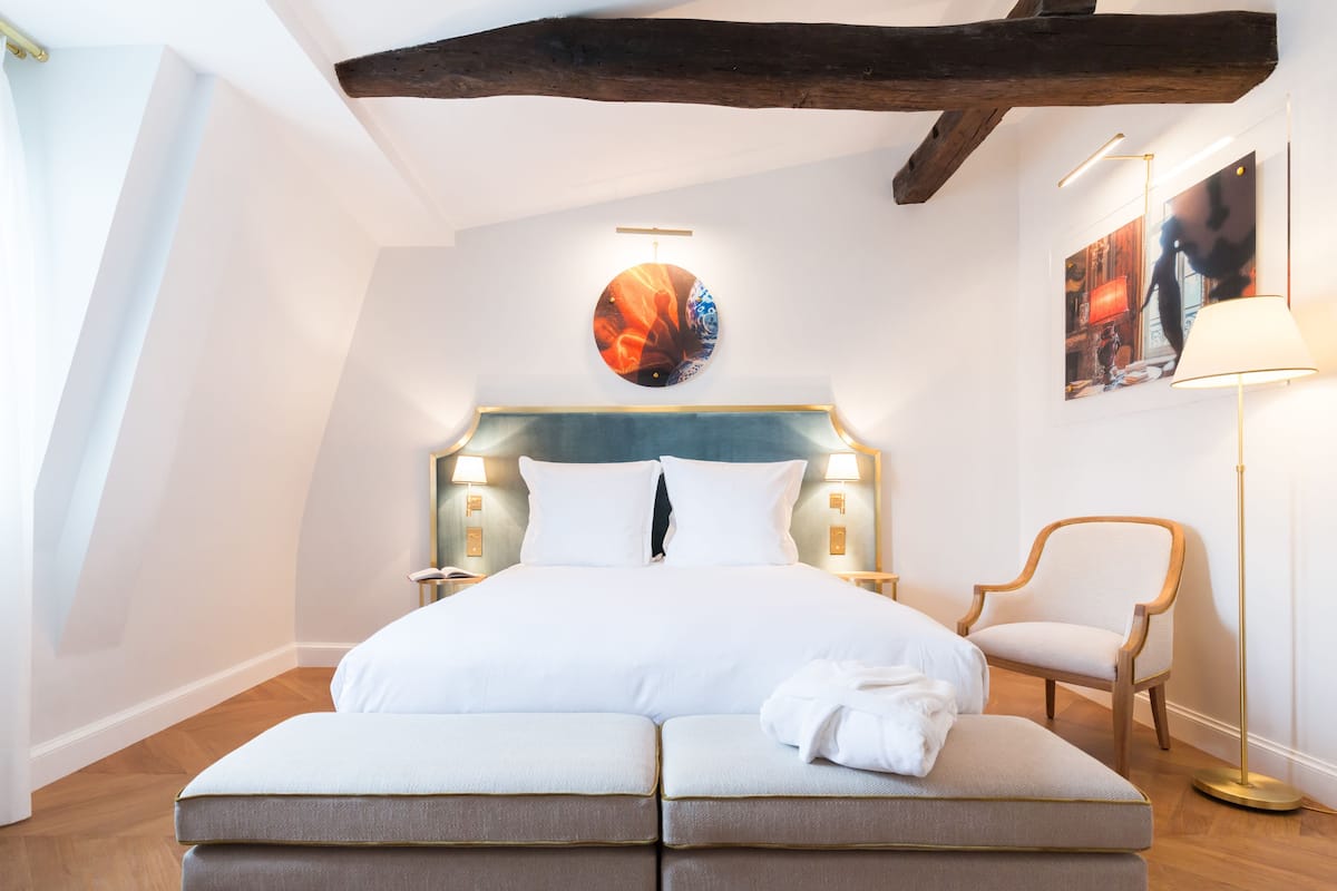 Vierpersoonskamer, kamers met tussendeur | 1 slaapkamer, luxe beddengoed, een gratis minibar, een kluis op de kamer