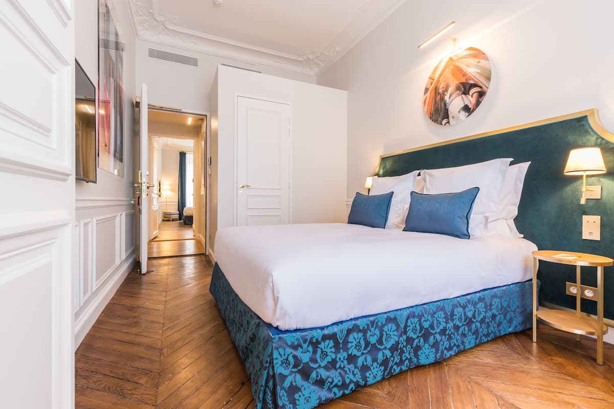 Deluxe vierpersoonskamer, kamers met tussendeur | 1 slaapkamer, luxe beddengoed, een gratis minibar, een kluis op de kamer