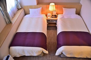 羽绒被、办公桌、遮光窗帘、熨斗/熨板