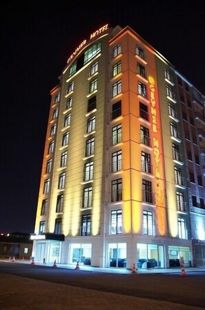 Front of property - evening/night - Gevher Hotel (Kayseri)