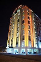 住宿正面 - 傍晚/夜晚