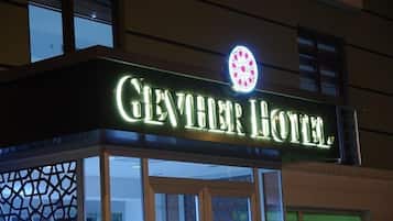 Fassade der Unterkunft – Abend/Nacht