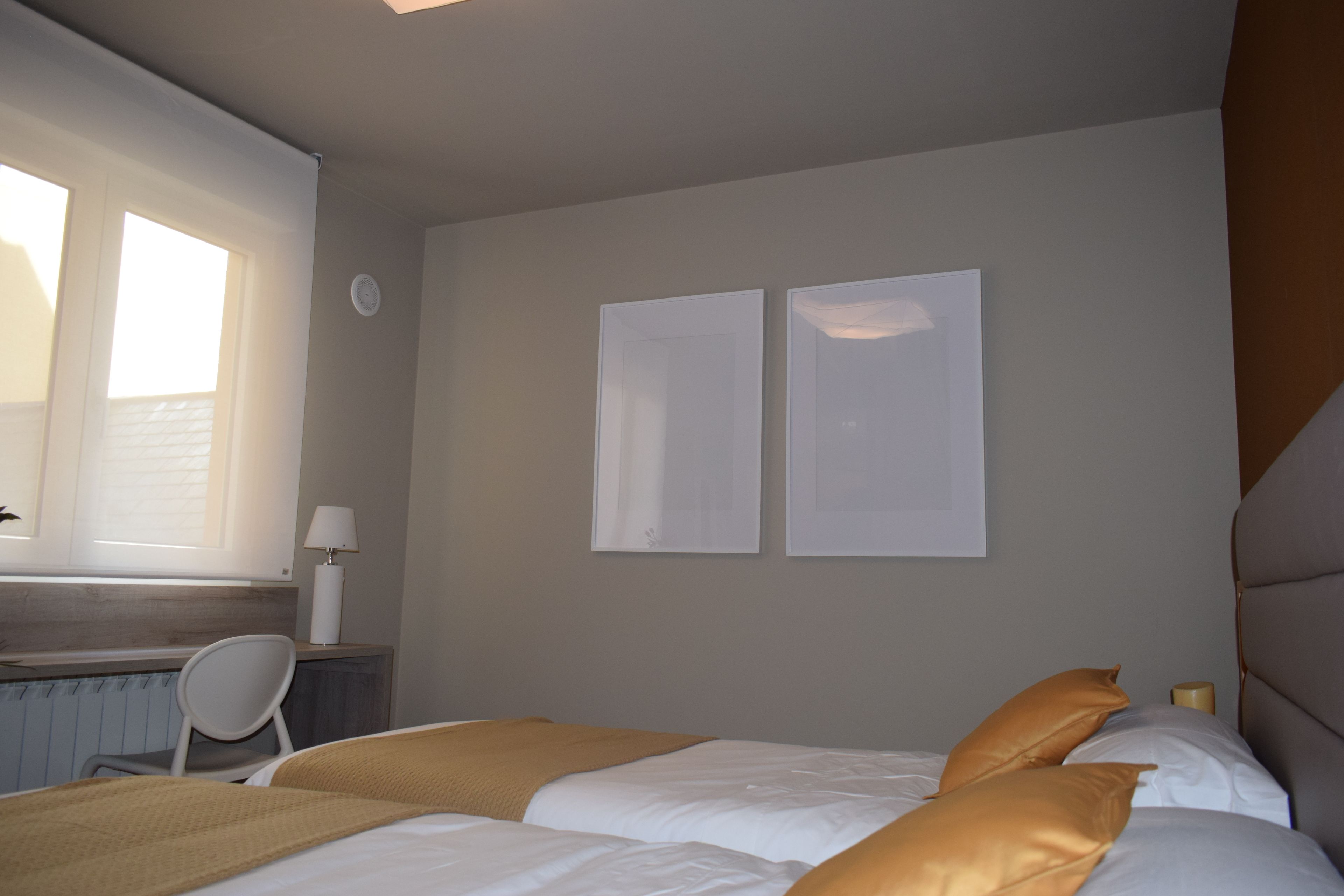 family room, courtyard view | 1 bedroom, desk, blackout curtains, soundproofing