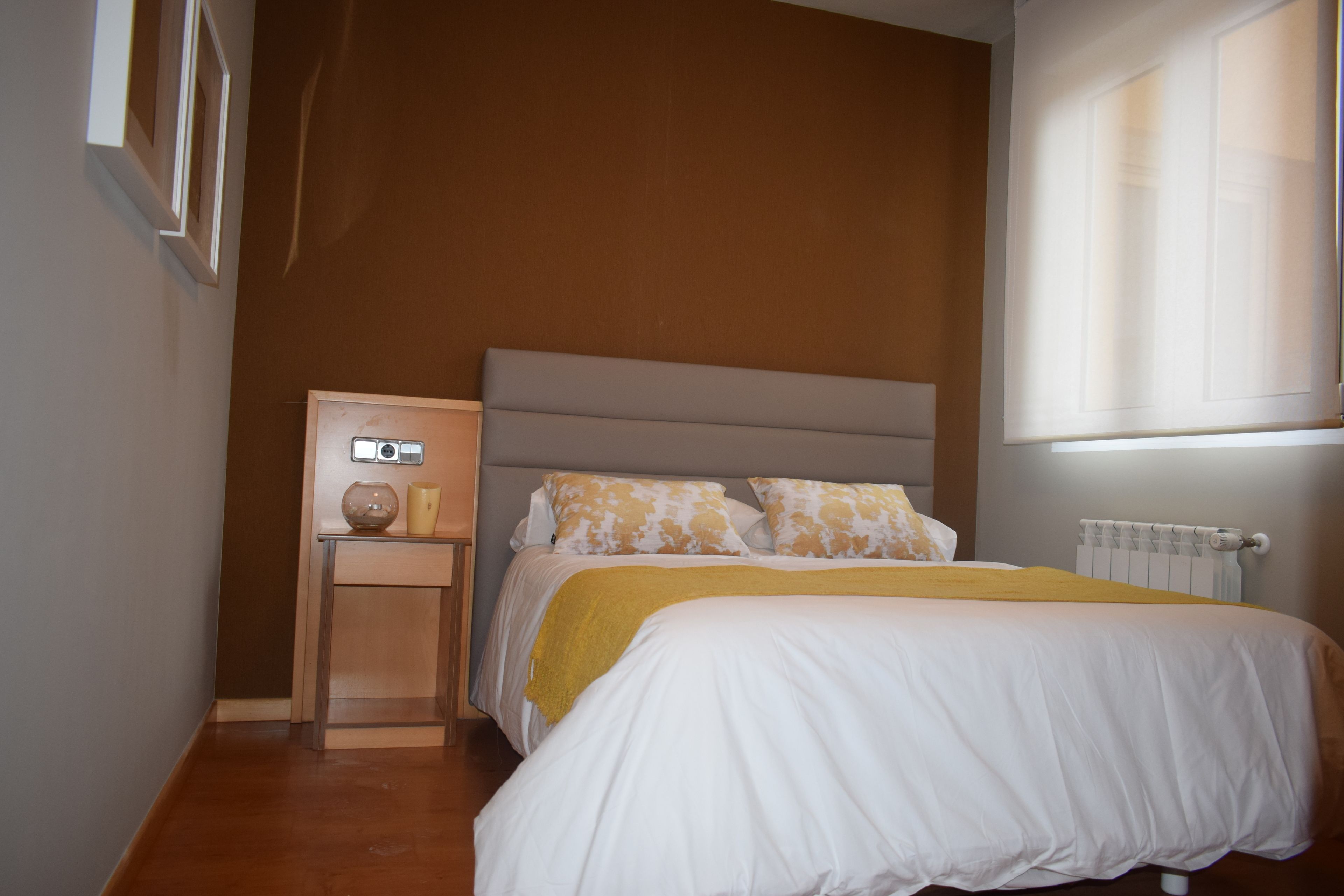 family room, courtyard view | 1 bedroom, desk, blackout curtains, soundproofing