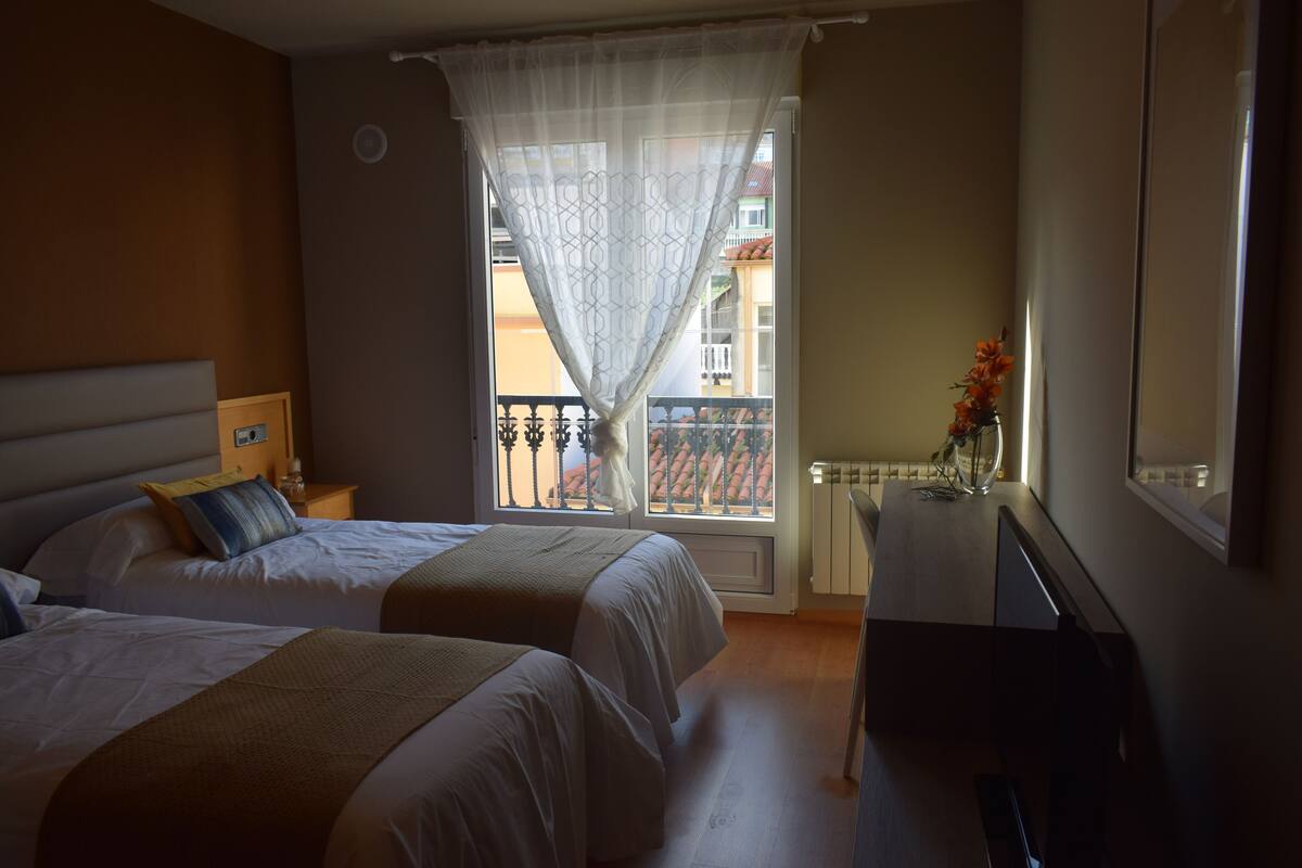 standard room | 1 bedroom, desk, blackout curtains, soundproofing