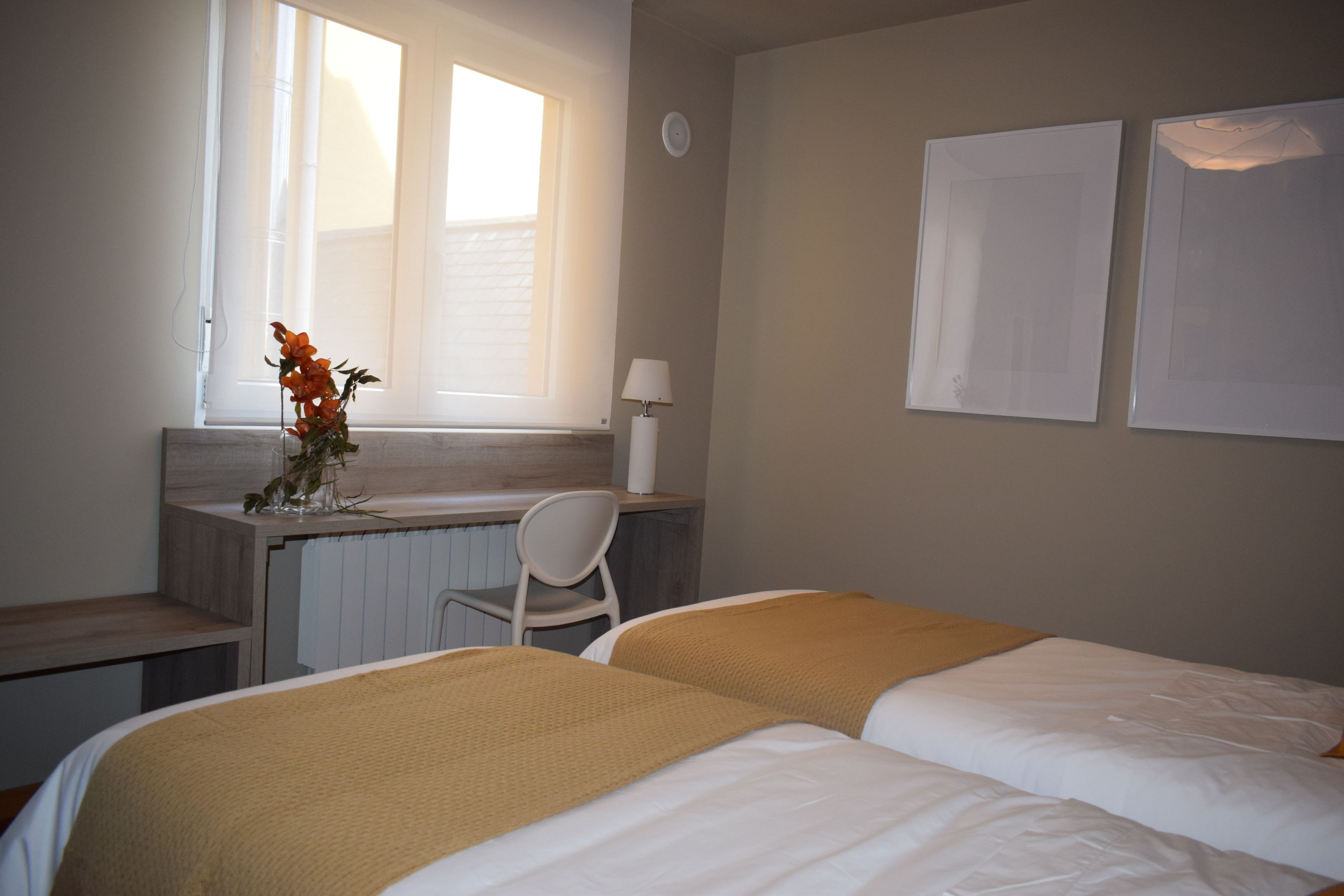 family room, courtyard view | 1 bedroom, desk, blackout curtains, soundproofing