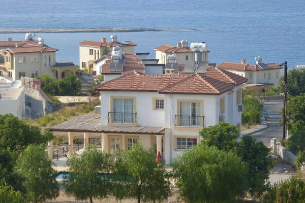 Die Villa von Weiten