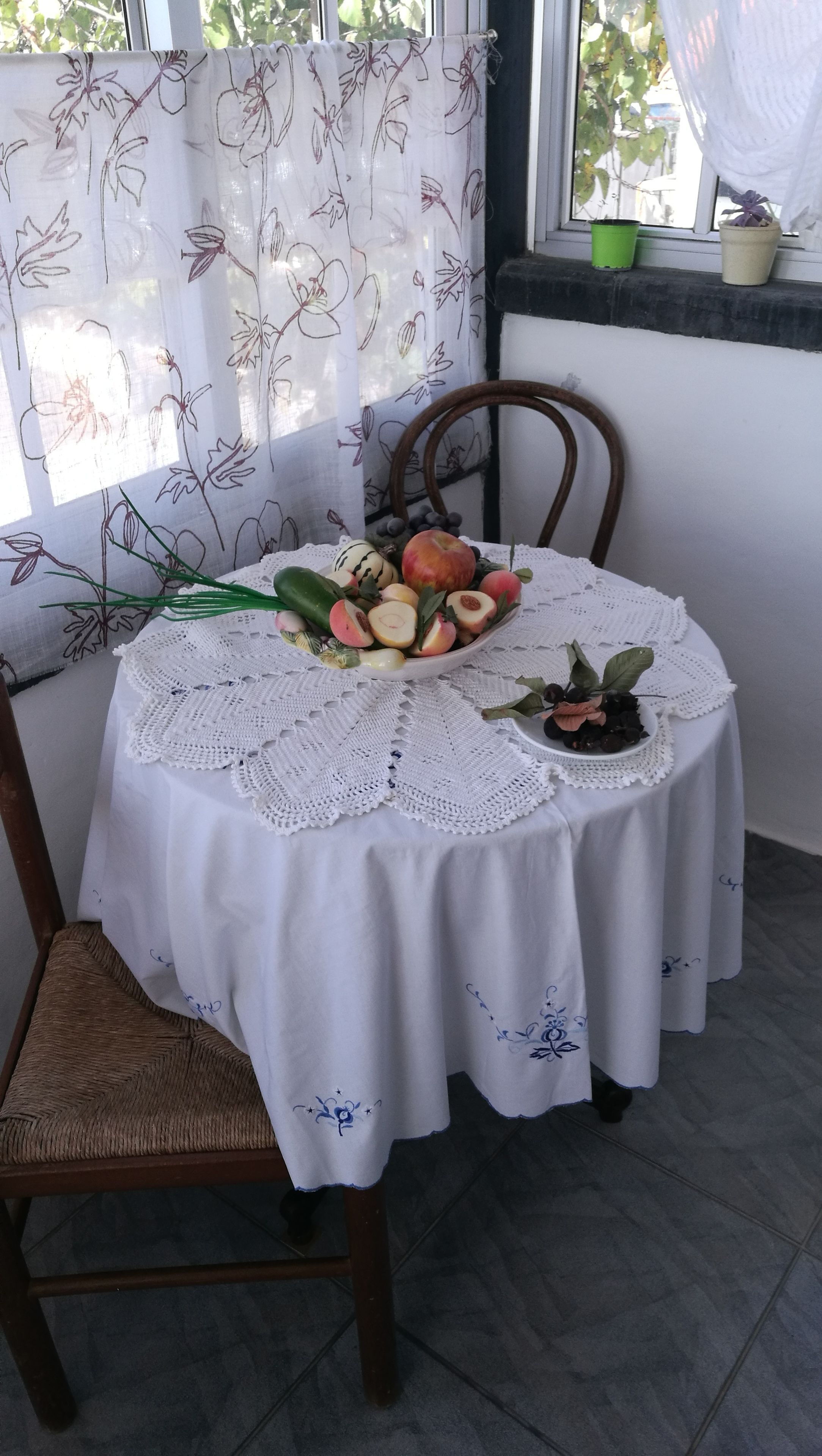 Daily continental breakfast (EUR 15 per person)