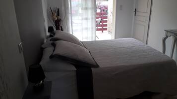 3 makuuhuonetta, silitysrauta/-lauta, vauvan matkasänky, ilmainen Wi-Fi