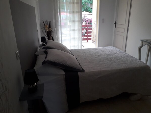 3 bedrooms, iron/ironing board, travel cot, free WiFi